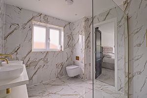 Master En-Suite- click for photo gallery